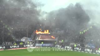 Hamburger PyroAktion in Düsseldorf Chosen Few fackeln CFHH Zaunfahne ab [upl. by Egiaf]