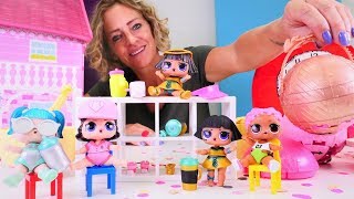 Spielzeug Kindergarten mit Nicole Wir packen LOL Surprise Puppen aus [upl. by Garaway]