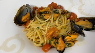 Spaghetti con Cozze e Pomodorini [upl. by Inalaek187]