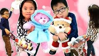 くまちゃんの クリスマスショッピング！ベビーカーにのってお買い物 お世話ごっこ💛 Build a Bear Christmas Shopping with Pushchair [upl. by Antony]