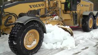 Volvo G946 väghyvel och Mählers sidovinge i Lycksele [upl. by Alyacim]