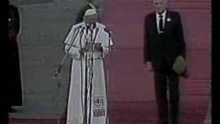 Juan Pablo II pide la rendición de la Argentina en Malvinas [upl. by Yeniar820]