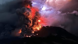 ERUPÇÃO VULCÂNICA QUEIMA CASAS NA INDONÉSIA E COBRE VILAREJOS DE CINZAS [upl. by Nahtonoj]