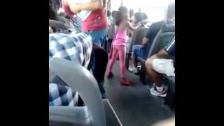 niña canta en autobus impresionante  te he prometido [upl. by Akcirederf]