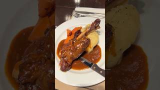 Braised lamb shank  สตูว์ขาแกะ เสริฟพร้อมมันบดและแครอทอบ [upl. by Narib]