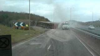 Lorry crash Charleston Flyover Aberdeen Lorry overturns [upl. by Henke]