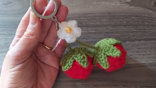 Fragole Amigurumi 🍓 Portachiavi Uncinetto Tutorial🍀 Fresas Llavero Crochet 🍓 Strawberry Keychain 💚 [upl. by Iralam361]