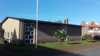 Klokluiden bij Molukse kerk in wijk Driesprong in Breda [upl. by Cates]