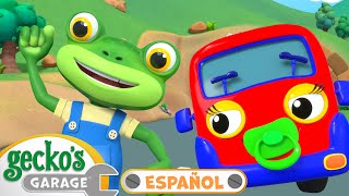 Bebé camión tiene problemas en la carretera🚌🍼 🐸 Garaje de Gecko  Carros para niños [upl. by Sordnaxela33]