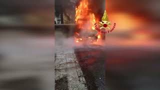 Macerata  Incendio di autocarro frigorifero [upl. by Cyrill]