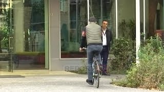 Report TV  Veliaj vijon me traditën me biçikletë në Kryesinë e PS [upl. by Paugh]