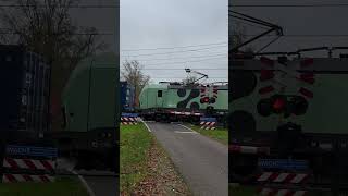 Raillogix Goederentrein Komt door Twello heen [upl. by Schluter269]