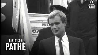 David Mccallum Arrives At London Airport 1966 [upl. by Ragas]