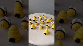 Fondant edible bumble bees edibleperfections customcakes customcaketoppers etsyorder [upl. by Nauh]