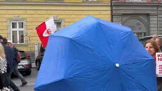 Demo Innsbruck Marktplatz  Demozug mit quot50quot Teilnehmer  selber nachzählen 😂😂😂 [upl. by Winna]