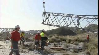 Construcción de líneas eléctricas por helicóptero [upl. by Lakim161]