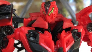 TRANSFORMERS STUDIO SERIES 02 STINGER REVIEW [upl. by Ayinat]