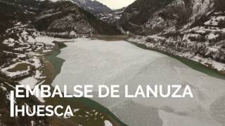 Embalse de Lanuza helado  Huesca  a vista de drone  Los Pirineos [upl. by Enelrihs]