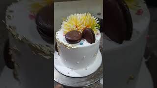 Vanilla cake design youtubeshorts cake shortvideo cakedecorating [upl. by Georgi389]