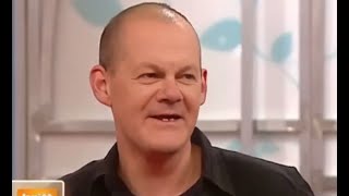 Der junge Olaf Scholz geht Tief Vaterschaftstest bei Britt Talkshow  Try not to verdreh die Augen [upl. by Aicenaj]