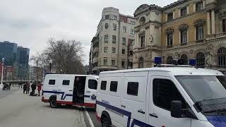 Aplausos a la Brigada Movil de la Ertzaintza en Bilbao [upl. by Acirehs910]