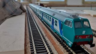 Modellismo ferroviario in scala H0 treno regionale in prova sul plastico ferroviario in costruzione [upl. by Shem]