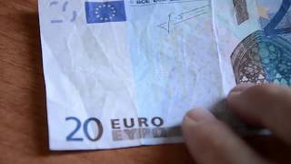 Riconoscere 20 euro falsi  How to identify fake money [upl. by Rett816]