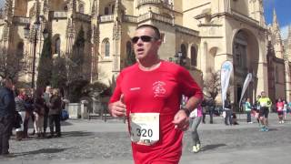 X Media Maratón Ciudad de Segovia 2016 Paso Plaza Mayor 1042016 2 [upl. by Grenville519]