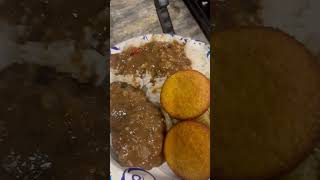 Smothered hamburgers food foodyouwanttoeat dinnerideas foodie dinnerrecipes cooking [upl. by Ettenil]