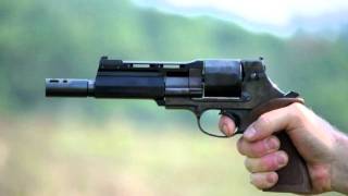 Shooting the Mateba 6 Unica autorevolver in 44 magnum [upl. by Crescint]