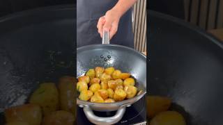 Descubre la receta tradicional de patatas al ajillo [upl. by Rico]