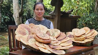 How To Turkish Bread Goes to market sell  Feed Pigeons amp Chickens  Ly Thi Ca [upl. by Nodarb]