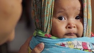 tutorial mengayun bayi dengan cara di pukungtraditional baby swing indonesiababy care [upl. by Aneekahs]