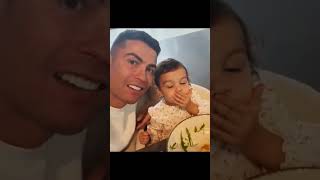 Cristiano cuida a Bella y le manda saludos a Georgina ♥️ [upl. by Ydwor913]