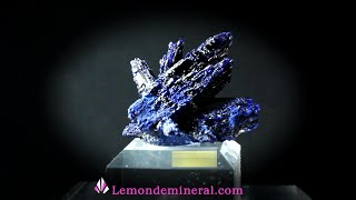 Très belle petite Azurite  Kerrouchen  Maroc Dimensions 3cm Poids avec le socle  19g [upl. by Llerod]