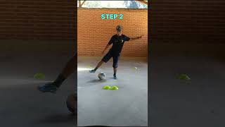 Tutorial de um drible fácil e eficiente footballskills tutorial soccer [upl. by Yauqram]