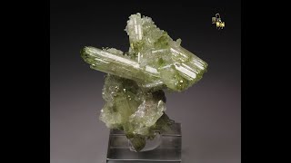 21072  VESUVIANITE Jeffrey mine Canada [upl. by Korella]