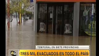 Lluvias tres mil evacuados en todo el país  Telefe Noticias [upl. by Im115]