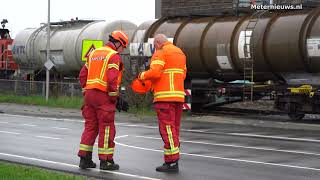 Auto rijdt tegen trein in Farmsum [upl. by Quinlan]