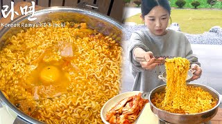 Real Mukbang Outdoor ramen is the BEST ☆ Koreanstyle Ramen Kimchi [upl. by Chainey]