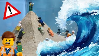 Tsunami Menghancurkan Pyramid  Simulasi Tsunami Lego [upl. by Luz]