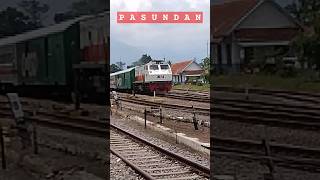 Kereta Pasundan [upl. by Oliviero975]