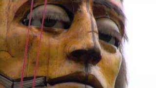 Royal de Luxe • Le scaphandrier dit rien et attend [upl. by Aerdna]