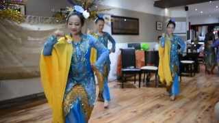 Malay Dance  Joget Berhibur [upl. by Gertrudis808]