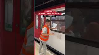 AYUDANDO A DESCONOCIDOS EN EL METRO [upl. by Nivrag]