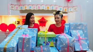 SUPER DELAYED MYSTERY BIRTHDAY GIFTS KAY AUREA  PART 1 quotVERY VERY DISAPPOINTEDquot  Aurea amp Alexa [upl. by Alboran544]