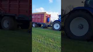 Gras ophalen met  New Holland t7 070 [upl. by Shayna]