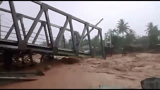 Detikdetik Jembatan di Lubuk Kilangan Padang Sumbar Roboh Diterjang Banjir [upl. by Nuawd]