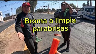 broma a limpia parabrisas del rey de las bromas ElReydelasbromas [upl. by Sualk]