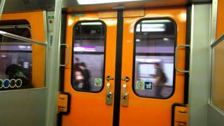 UBahn Wien U2 Neues Warnlicht HD [upl. by Alburga580]